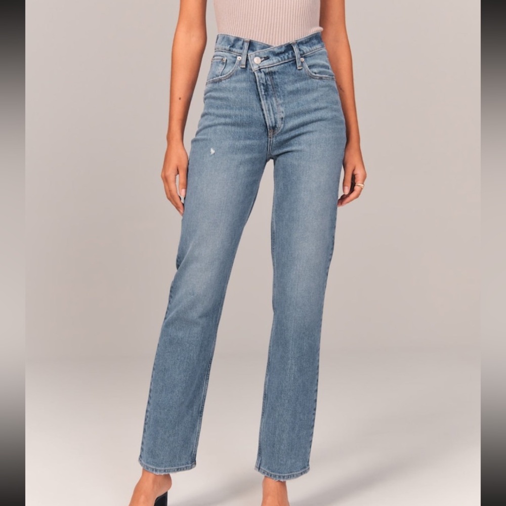 Abercrombie Ultra High Rise 90s Straight Jean